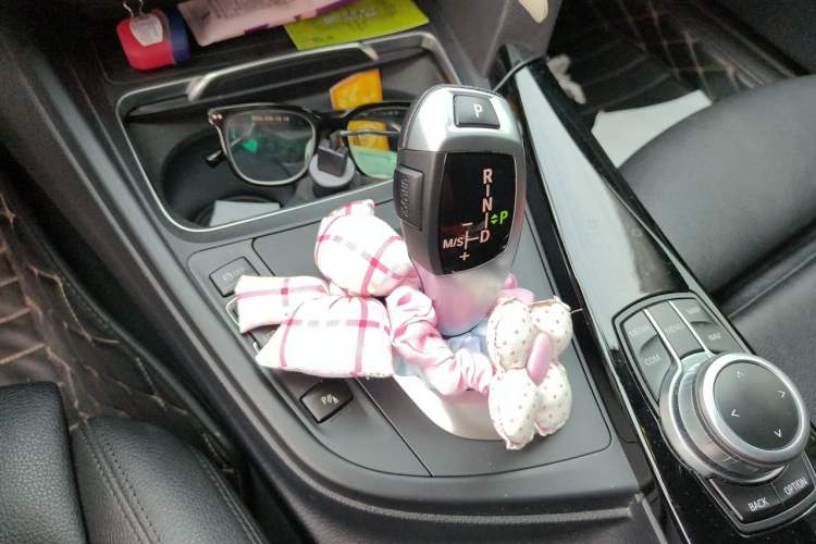Used BMW 3 Series GT 2019 320i Sport Edition Gear Lever