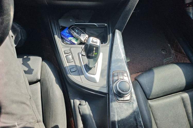 Used BMW 3 Series GT 2019 320i Sport Edition Gear Lever