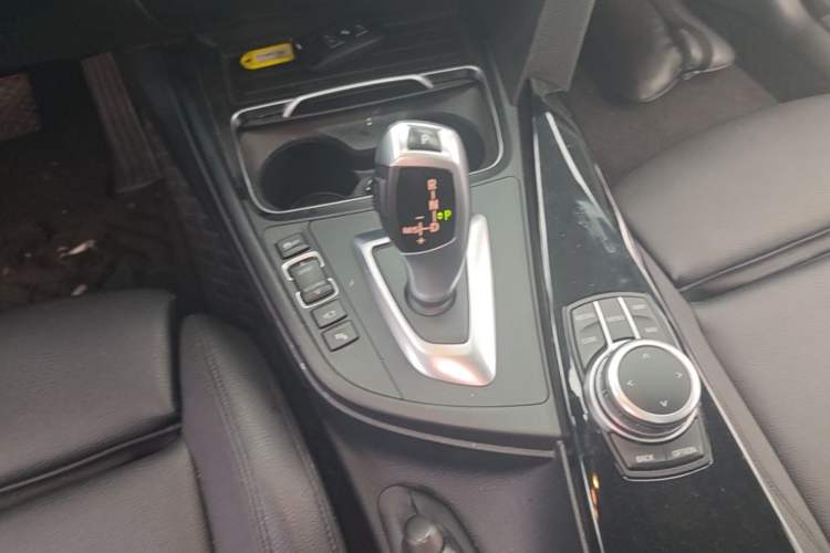 Used BMW 3 Series GT 2019 320i Sport Edition Gear Lever