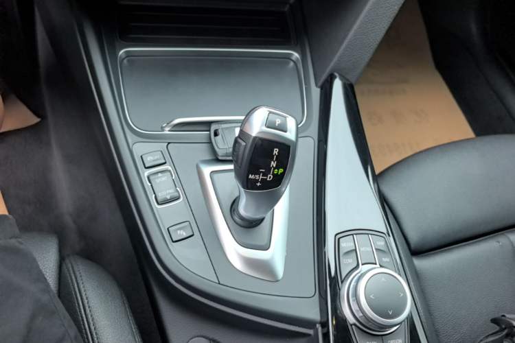 Used BMW 3 Series GT 2019 320i Sport Edition Gear Lever