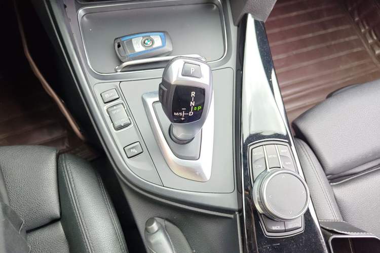 Used BMW 3 Series GT 2019 320i M Sport Package Gear Lever
