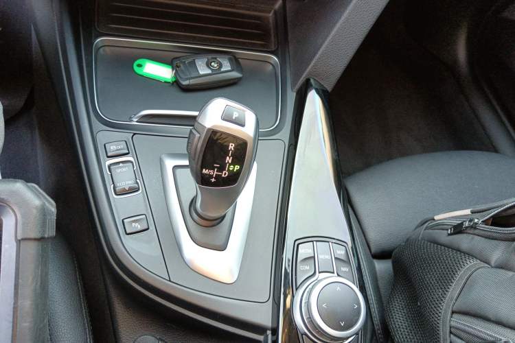 Used BMW 3 Series GT 2019 320i Sport Edition Gear Lever