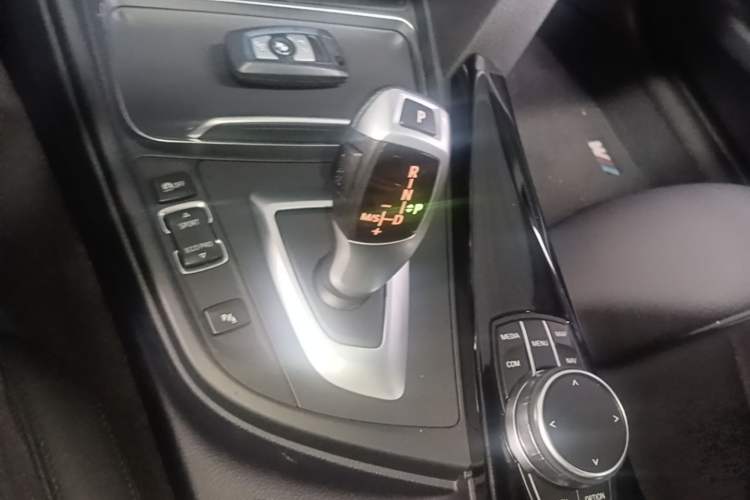 Used BMW 3 Series GT 2019 320i M Sport Package Gear Lever