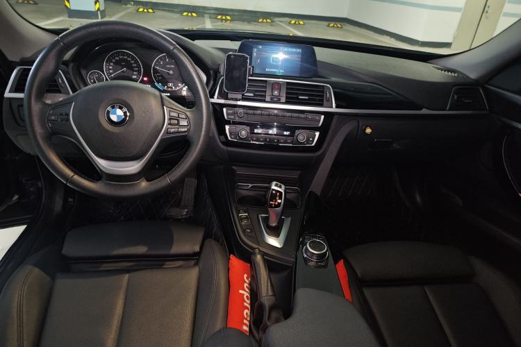 Used BMW 3 Series GT 2019 320i Sport Edition Interior 2