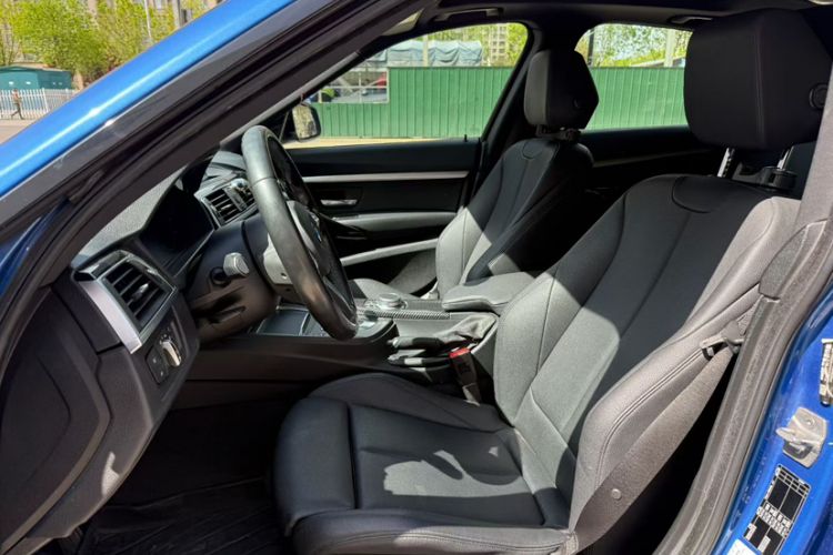 Used BMW 3 Series GT 2019 320i M Sport Package Interior 2
