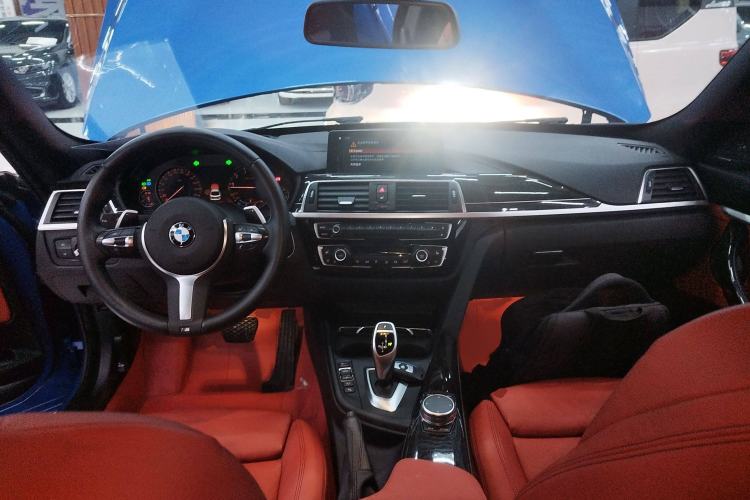 Used BMW 3 Series GT 2019 330i xDrive M Sport Night Edition Interior 2