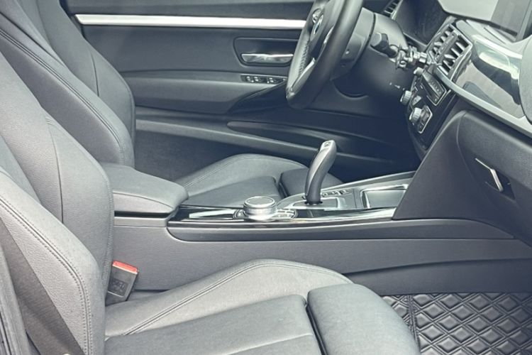 Used BMW 3 Series GT 2019 320i M Sport Package Interior 3