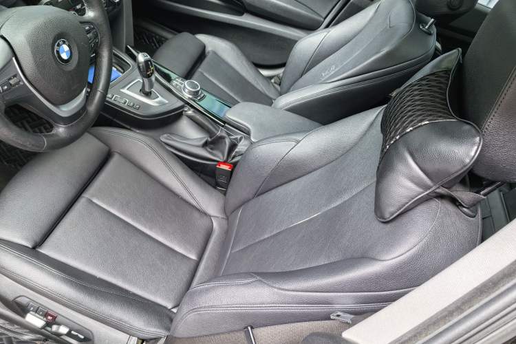 Used BMW 3 Series GT 2019 320i Sport Edition Interior 3