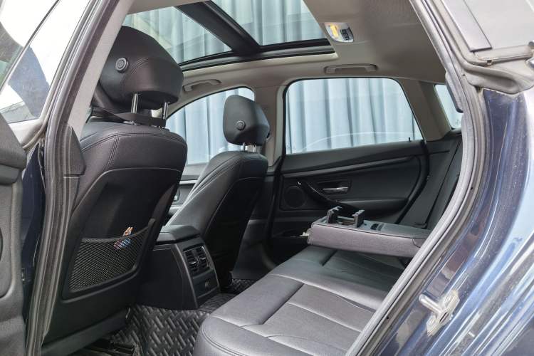 Used BMW 3 Series GT 2019 320i Sport Edition Interior 6
