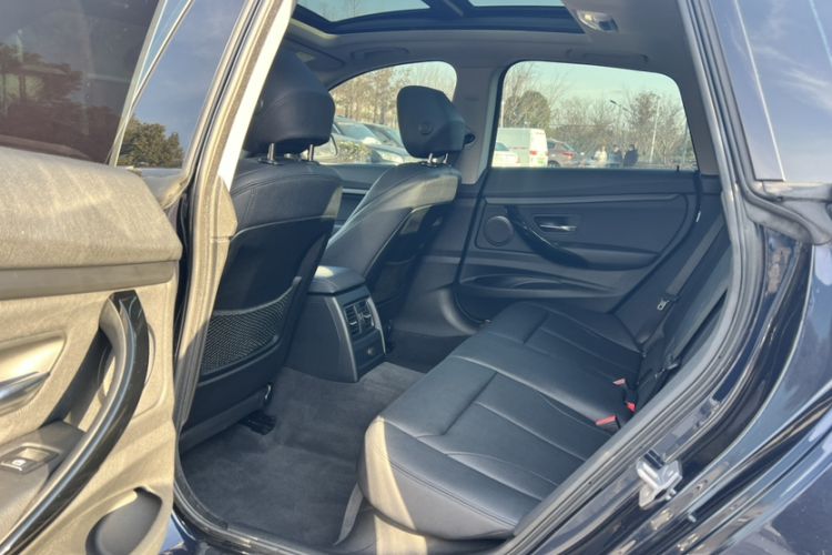 Used BMW 3 Series GT 2019 320i Sport Edition Interior 6