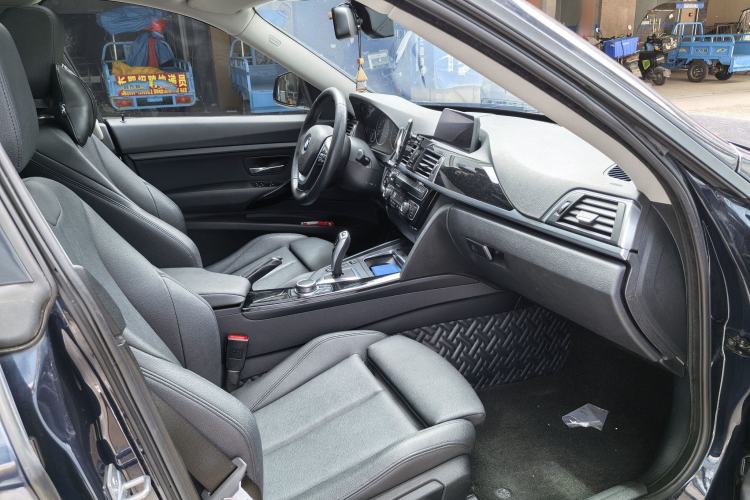 Used BMW 3 Series GT 2019 320i Sport Edition Interior 8