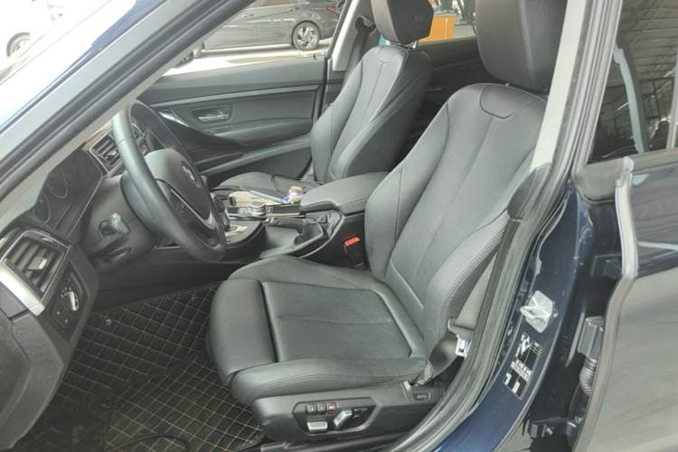 Used BMW 3 Series GT 2019 320i Sport Edition Left Front Seat