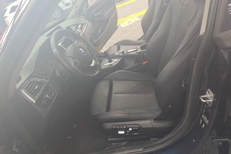 Used BMW 3 Series GT 2019 320i Sport Edition Left Front Seat