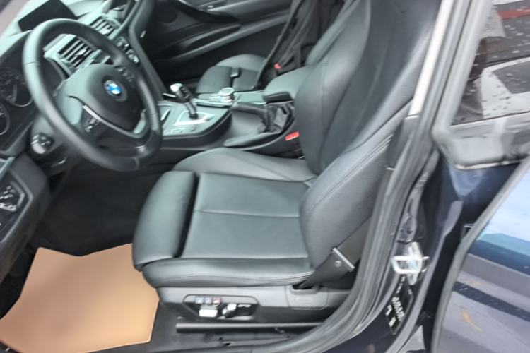 Used BMW 3 Series GT 2019 320i Sport Edition Left Front Seat