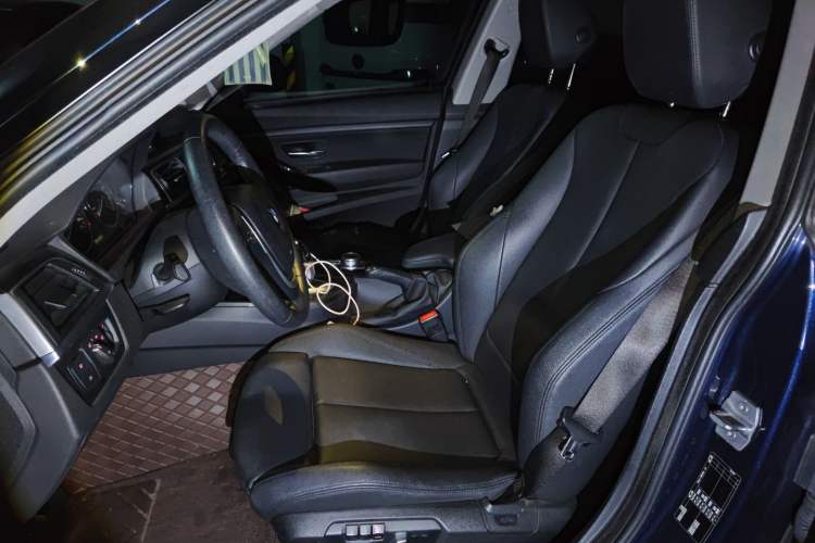 Used BMW 3 Series GT 2019 320i Sport Edition Left Front Seat