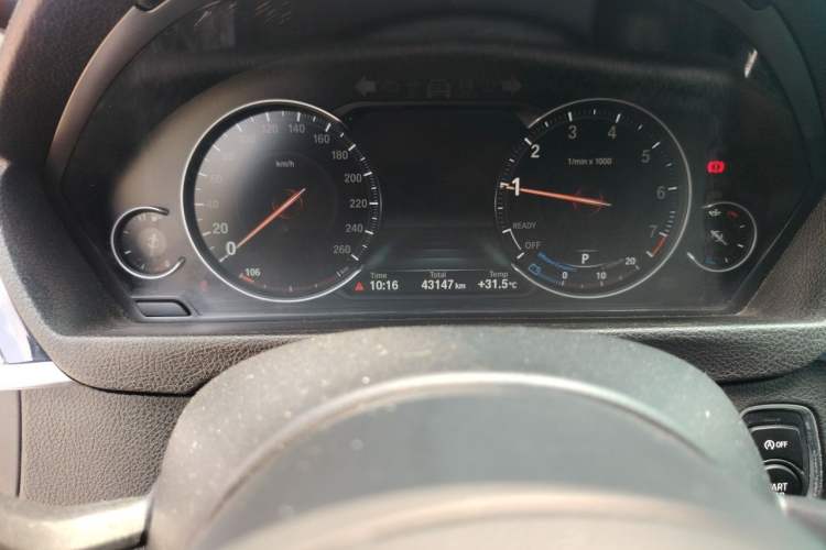 Used BMW 3 Series GT 2019 320i M Sport Package Odometer Close Up