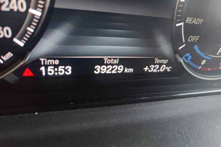 Used BMW 3 Series GT 2019 320i M Sport Package Odometer Close Up