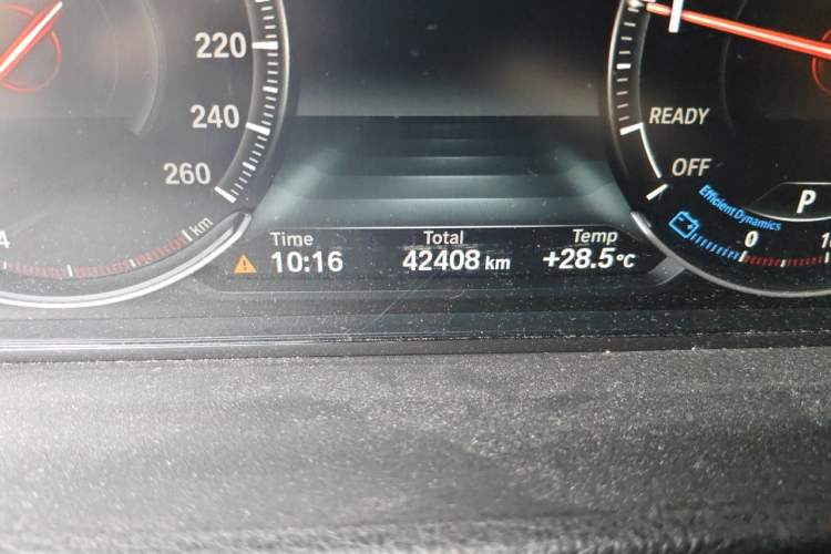 Used BMW 3 Series GT 2019 320i M Sport Package Odometer Close Up