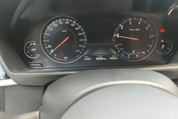 Used BMW 3 Series GT 2019 320i M Sport Package Odometer Close Up