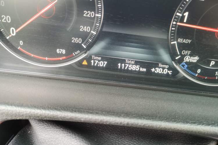 Used BMW 3 Series GT 2019 320i M Sport Odometer Close Up