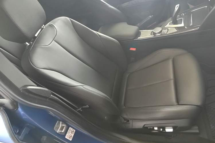 Used BMW 3 Series GT 2019 320i M Sport Package Right Front Seat