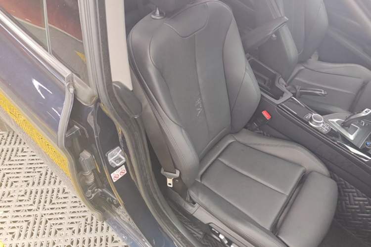 Used BMW 3 Series GT 2019 320i Sport Edition Right Front Seat