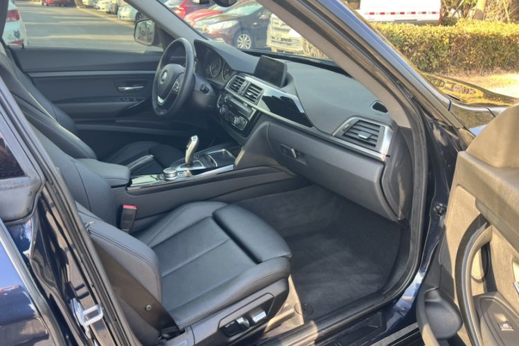 Used BMW 3 Series GT 2019 320i Sport Edition Right Front Seat