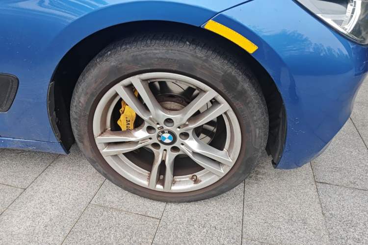 Used BMW 3 Series GT 2019 320i M Sport Package Right Front Wheel Hub