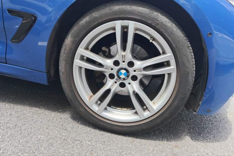 Used BMW 3 Series GT 2019 320i M Sport Package Right Front Wheel Hub