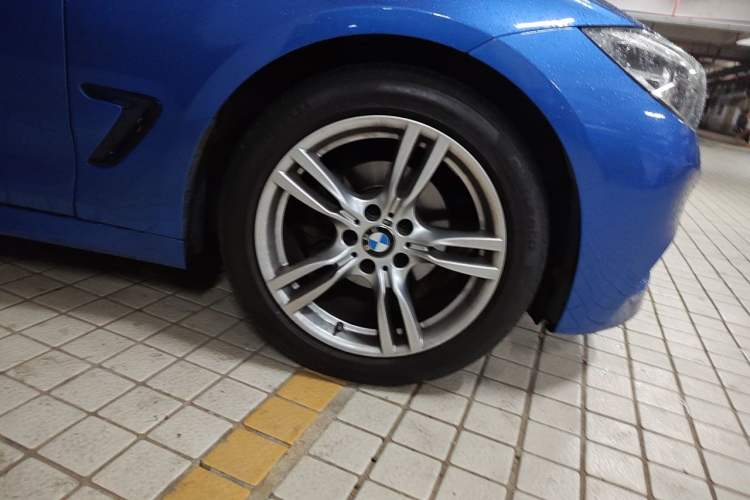 Used BMW 3 Series GT 2019 320i M Sport Package Right Front Wheel Hub