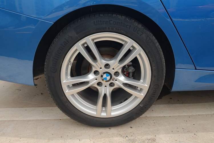 Used BMW 3 Series GT 2019 320i M Sport Package Right Rear Wheel Hub