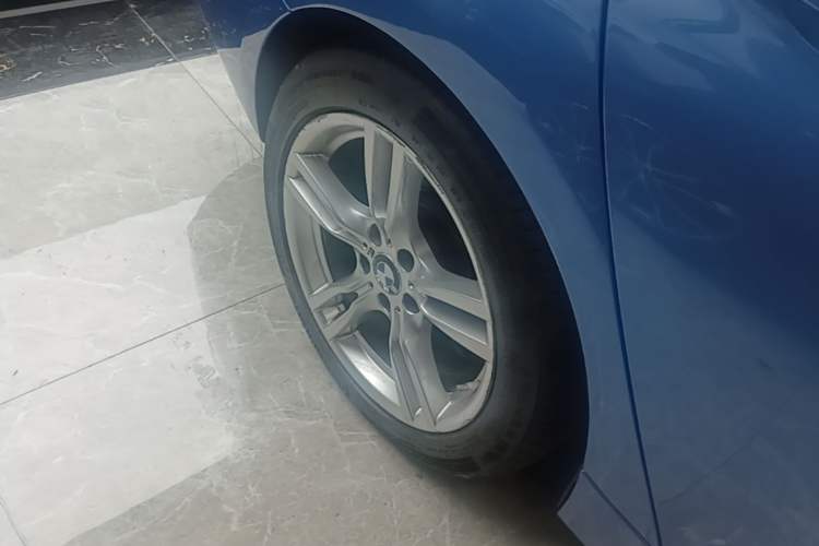 Used BMW 3 Series GT 2019 320i M Sport Package Right Rear Wheel Hub
