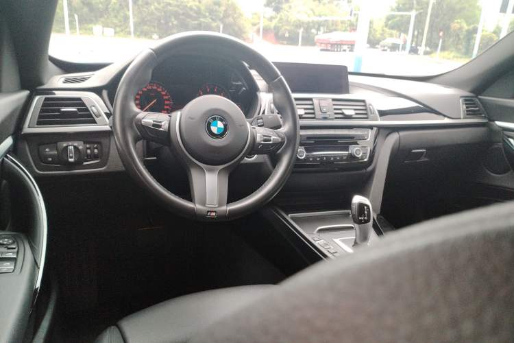 Used BMW 3 Series GT 2019 320i M Sport Package Steering Wheel