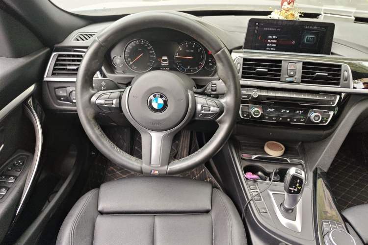 Used BMW 3 Series GT 2019 320i M Sport Package Steering Wheel