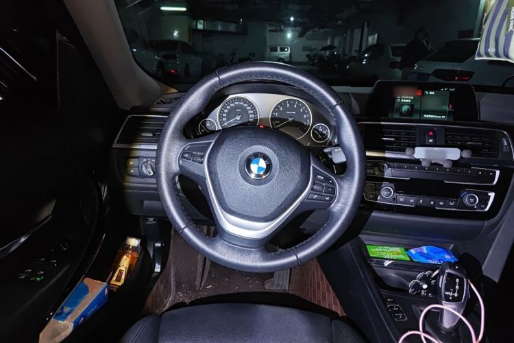 Used BMW 3 Series GT 2019 320i Sport Edition Steering Wheel
