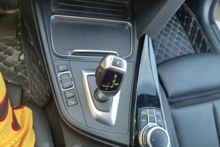 Used BMW 3 Series GT 2019 320i Sport Edition Gear Lever
