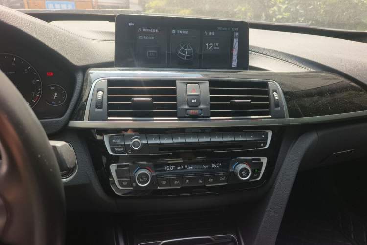 Used BMW 3 Series GT 2019 320i M Sport Package Audio And AC Panel