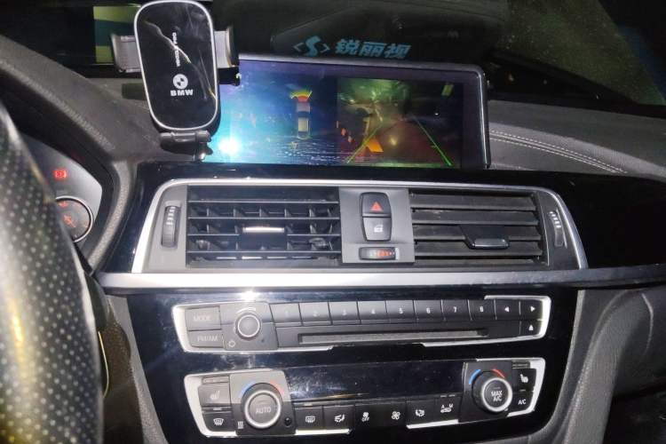 Used BMW 3 Series GT 2019 320i M Sport Package Audio And AC Panel