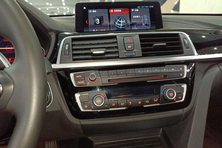 Used BMW 3 Series GT 2019 320i M Sport Night Edition Audio And AC Panel