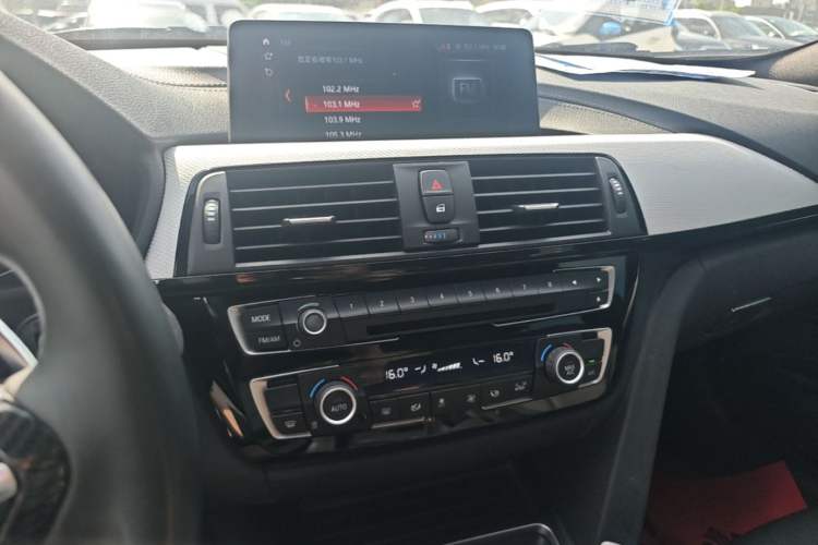 Used BMW 3 Series GT 2019 320i M Sport Audio And AC Panel