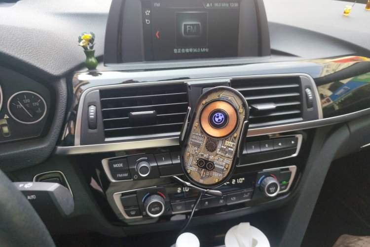 Used BMW 3 Series GT 2019 320i Sport Edition Audio And AC Panel