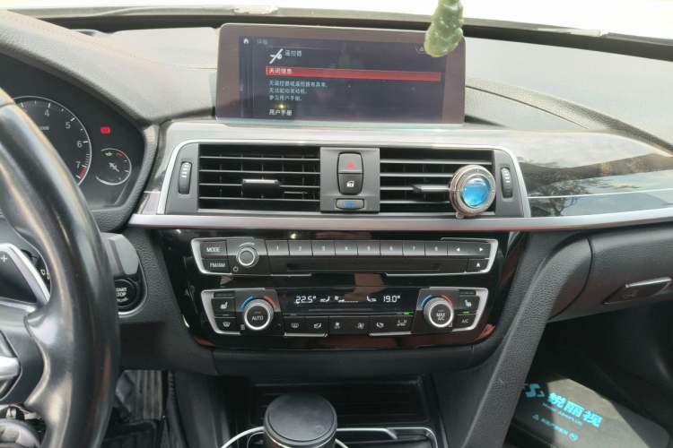 Used BMW 3 Series GT 2019 330i xDrive M Sport Edition Audio And AC Panel