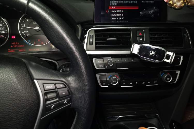 Used BMW 3 Series GT 2019 320i Sport Edition Audio And AC Panel
