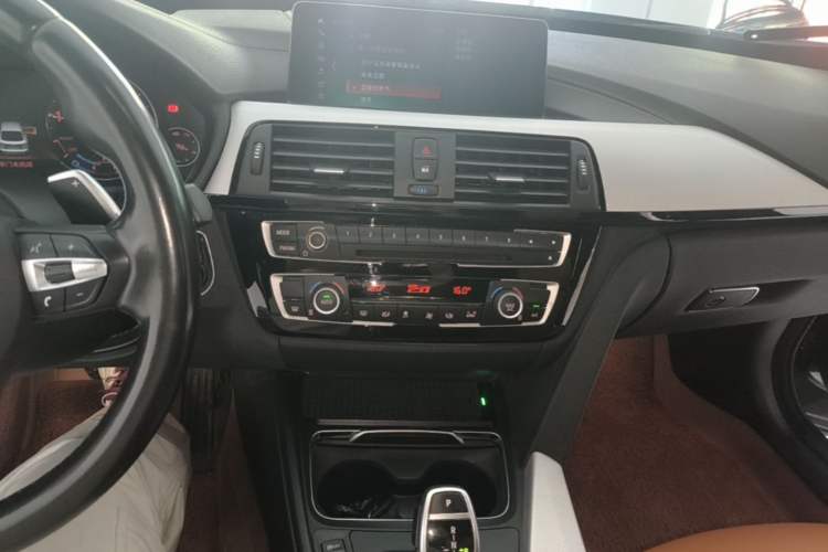 Used BMW 3 Series GT 2019 320i M Sport Audio And AC Panel