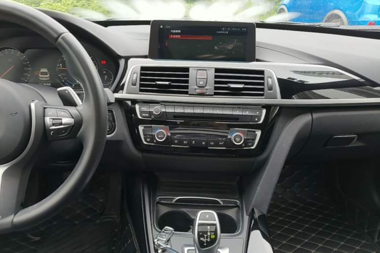 Used BMW 3 Series GT 2019 320i M Sport Night Edition Audio And AC Panel