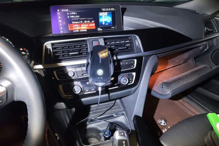 Used BMW 3 Series GT 2019 320i M Sport Package Audio And AC Panel