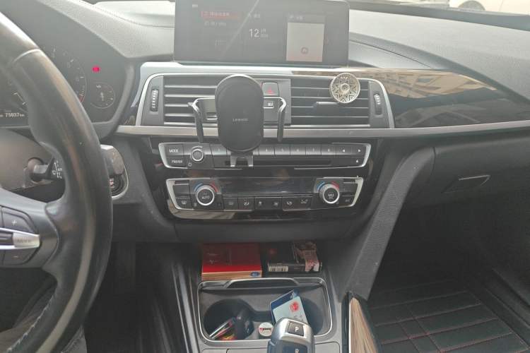 Used BMW 3 Series GT 2019 320i M Sport Package Audio And AC Panel