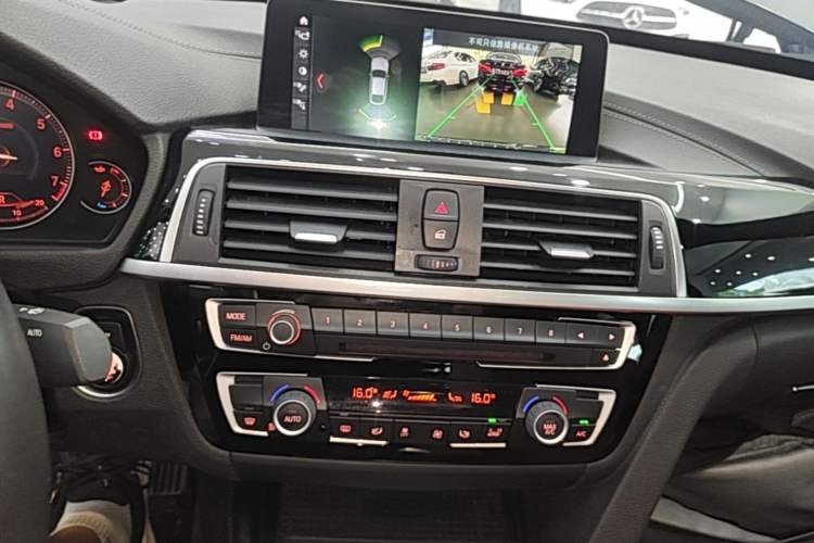 Used BMW 3 Series GT 2019 320i M Sport Night Edition Audio And AC Panel
