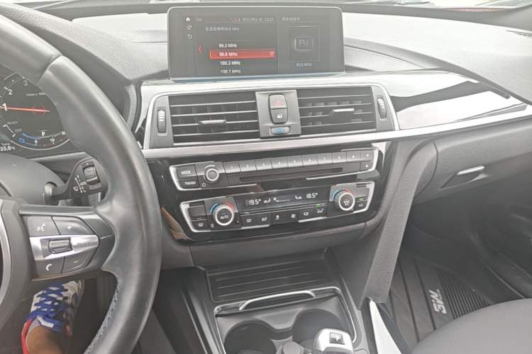 Used BMW 3 Series GT 2019 320i M Sport Package Audio And AC Panel