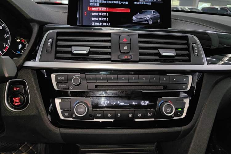 Used BMW 3 Series GT 2019 320i M Sport Package Audio And AC Panel